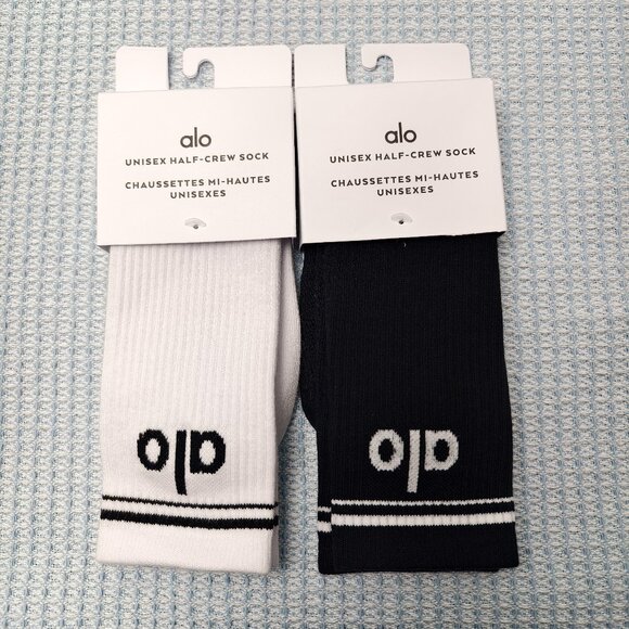 🌞NWT🌞 ALO Yoga 2-Pair Sport Socks | Arch Support & Breathable - Picture 1 of 3